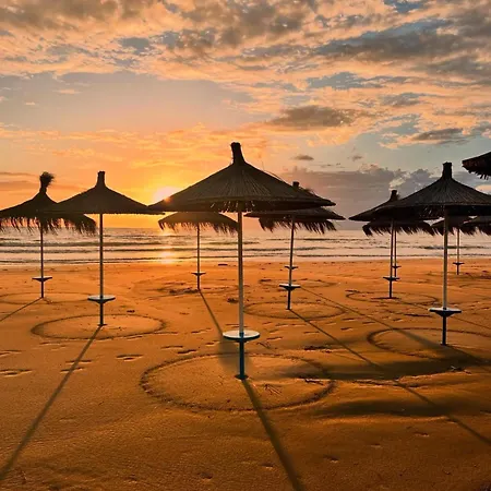 Cozy Nest By The Sea ドゥラス